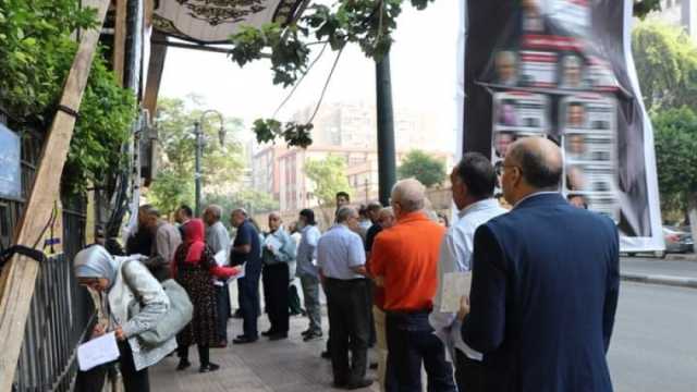 استمرار التوافد على مقار انتخابات التجديد النصفي لنقابة الأطباء (صور)