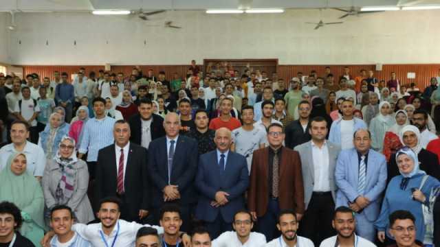 نائب رئيس جامعة الزقازيق يشهد حفل استقبال الطلاب الجدد بكلية الطب البيطري