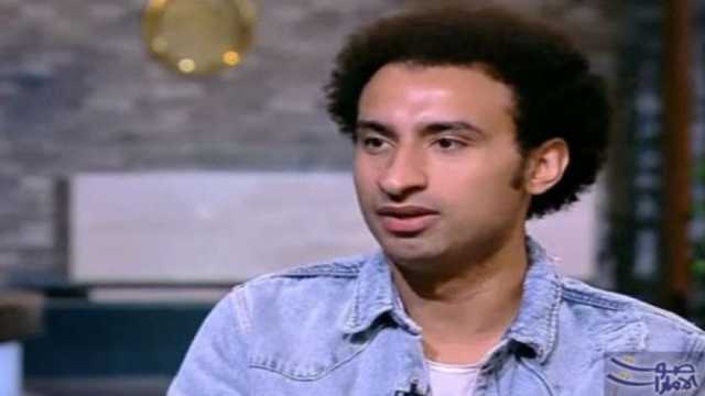 علي ربيع يشارك جمهوره كواليس تصوير فيلم «عالماشي»