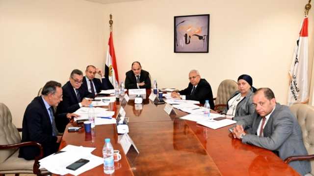 وزير التجارة يترأس لجنة الاختبارات الشفهية للمتقدمين للعمل بوظيفة ملحق تجاري