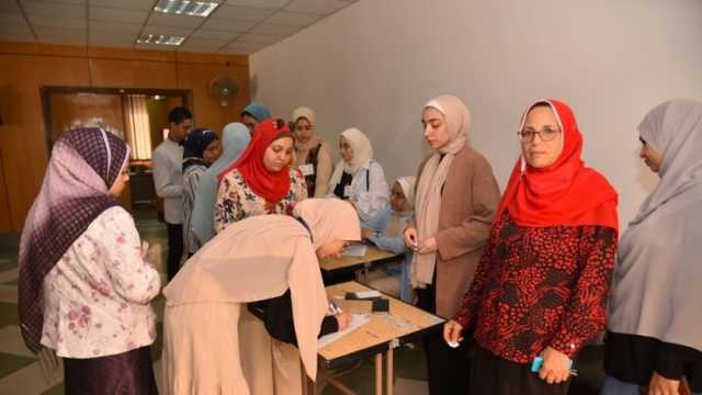 إقبال كثيف على حملة الكشف المبكر عن سرطان الثدي بجامعة أسيوط