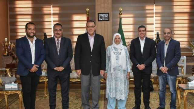 محافظ الشرقية يسلم 20 جهازا كهربائيا لـ10 عرائس من الأولى بالرعاية