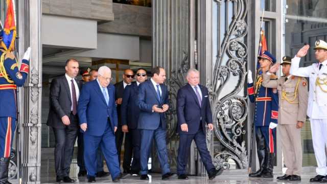 الرئيس السيسي يودع الملك عبدالله و«أبو مازن» في مطار العلمين الدولي