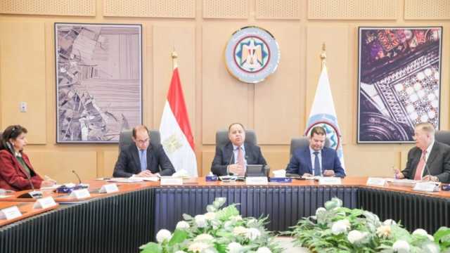 وزير المالية: ملتزمون بتنفيذ استراتيجية خفض العجز والدين العام