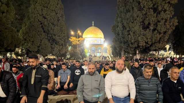 الاحتلال الإسرائيلي يقتحم باحات المسجد الأقصى ويجبر المصلين على الخروج