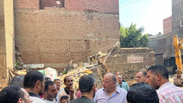 إزالة عقارين بسبب خطورتهما على المواطنين في مصر القديمة