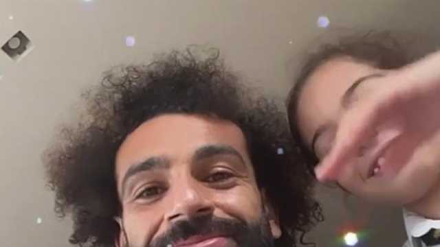«مكة وكيان» تداعبان محمد صلاح في تحدي الضحك.. لقطات عفوية وطريفة (فيديو)