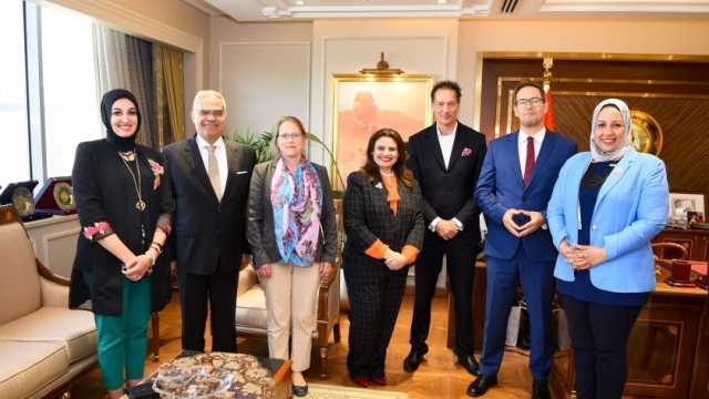 وزيرة الهجرة توجه بتطوير غرف التدريب بالمركز المصري الألماني في 14 محافظة