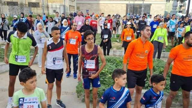 فعالية رياضية صباحية بمشاركة 120 شخصا على شاطئ الإسكندرية