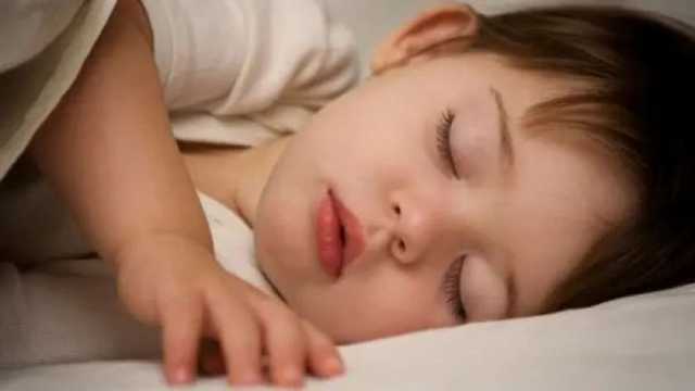3 طرق لمكافحة نزلات البرد والكحة عند الأطفال.. انقذهم من التعب