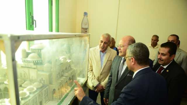 محافظ سوهاج يشهد 50 مشروع تخرج بكلية الآثار في الجامعة الجديدة