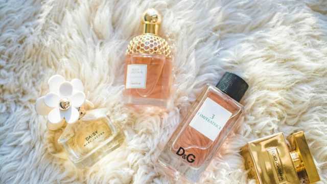ما هو حكم وضع العطر في رمضان؟