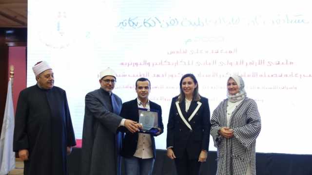 رئيس جامعة الأزهر يشارك في تكريم الفائزين بالملتقى الدولي الثاني للكاريكاتير