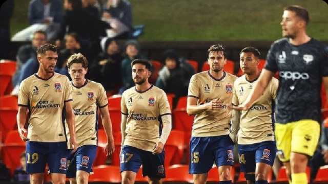 ويلينجتون فينيكس يتصدر الدوري الأسترالي رغم تعادله مع نيوكاسل جيتس