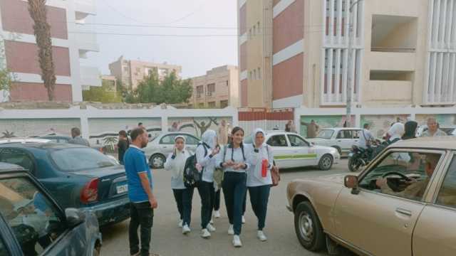 مدارس المنيا تستقبل طلاب الصفوف الأولى بالأغاني الوطنية (صور)