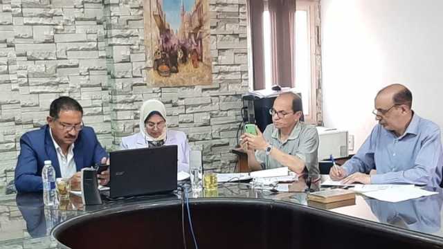 مدير «تعليم الجيزة» يتابع لجان امتحانات الثانوية العامة من غرفة العمليات