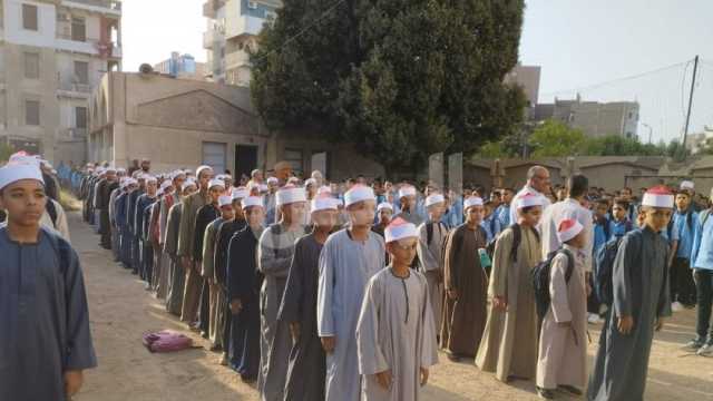 الزي الأزهري يزين طابور الصباح في أول أيام الدراسة بمعاهد نجع حمادي