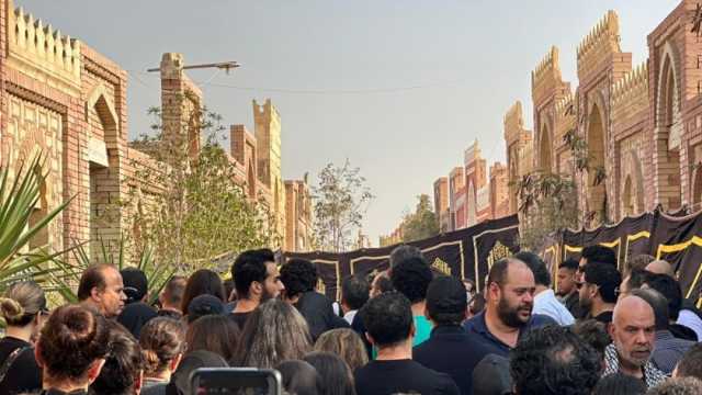 الفنان محمد ممدوح يدفن جثمان أشرف عبد الغفور