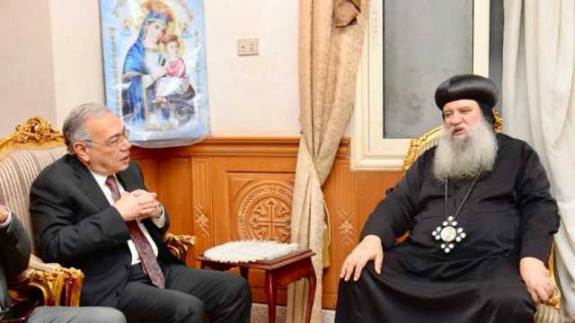 «المصريين الأحرار» يزور كنائس عزبة النخل للتحفيز على المشاركة بالانتخابات