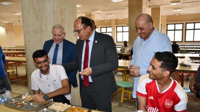 رئيس جامعة حلوان يتفقد المطعم المركزي.. ويوجّه بتحسين الخدمة وتنويع الوجبات