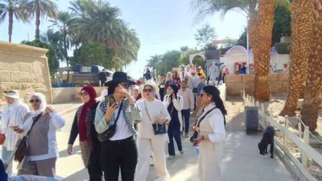 الفوج الرابع من قطار الشباب يزور المعالم الأثرية في الأقصر (صور)