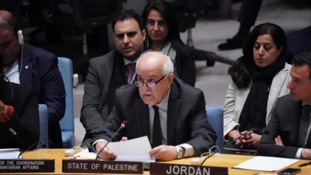 مندوب أمريكا بمجلس الأمن يعبث بهاتفه أثناء حديث نظيره الفلسطيني عن جرائم إسرائيل؟ (فيديو)