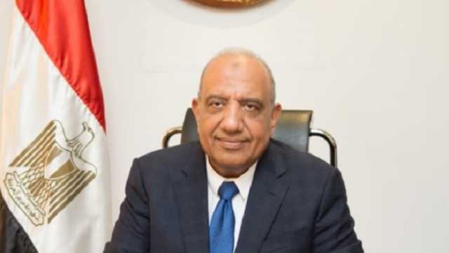 وزير قطاع الأعمال العام يوجه بإزالة التحديات والصعوبات أمام شركات الأدوية