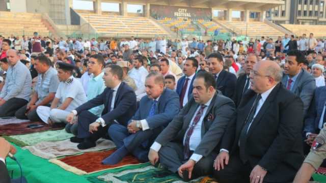 محافظ كفر الشيخ يؤدي صلاة عيد الأضحى في ساحة «سيتي كلوب» (صور)