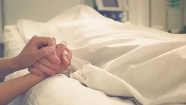 ممرضة أمريكية تكشف مواقف مؤثرة من اللحظات الأخيرة للمحتضرين.. ماذا يقولون؟