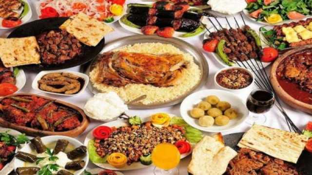 أطعمة ومشروبات تزيد من حرارة الجسم.. احذر تناولها في الموجة الحارة