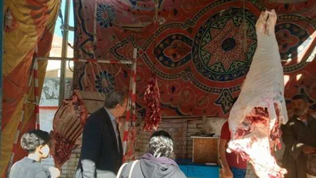 طرح لحوم بلدية بأسعار مخفضة للمواطنين في أبوقرقاص بالمنيا