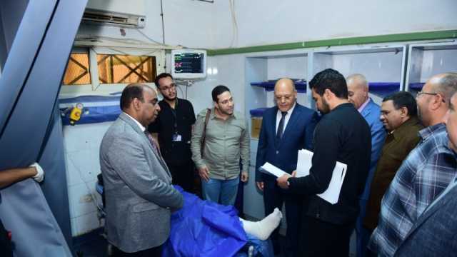 رئيس جامعة سوهاج يتابع حالة المصابين في حادث سير