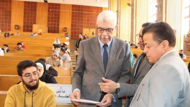 رئيس جامعة المنوفية يتفقد امتحانات الفصل الدراسي الأول