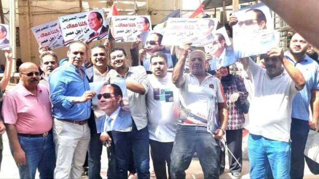 أعضاء حزب الجيل بالإسكندرية يحررون توكيلات لدعم الرئيس السيسي في الانتخابات