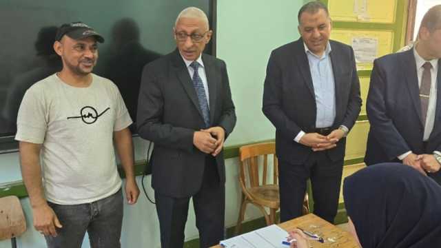 محافظ شمال سيناء خلال تفقد لجان الثانوية العامة: الامتحانات تسير في هدوء