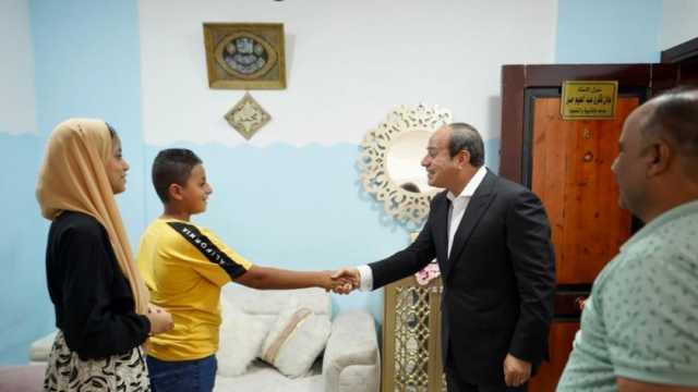 مواطن من بني سويف: دعوت الرئيس السيسي من شرفة منزلي.. وأهديته مسبحة