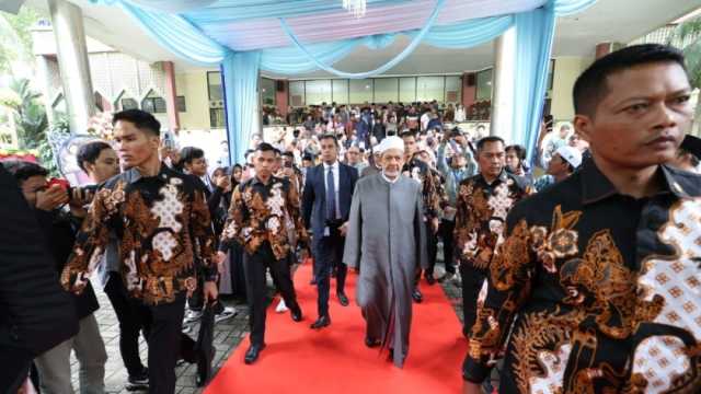 شيخ الأزهر يحاضر شباب وعلماء إندونيسيا حول محورية وحدة الأمة أمام الأزمات