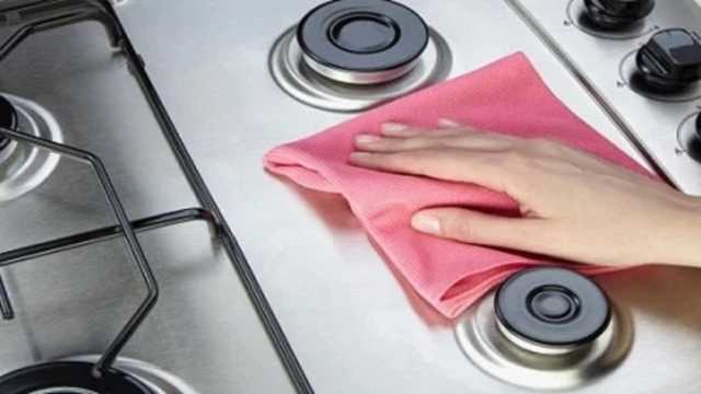 3 تحذيرات عند تنظيف البوتاجاز.. تجنبي هذه الأخطاء