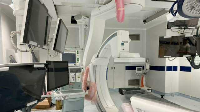 عاشور يستعرض إنجازات المستشفيات الجامعية.. مستوى يضاهي المؤسسات العالمية