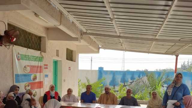 فحص 319 مواطنا في قافلة طبية بالبحيرة