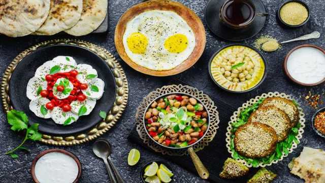 رئيس قسم التغذية بـ«القومي للبحوث»: ابتعدوا عن المخللات والحلويات في السحور