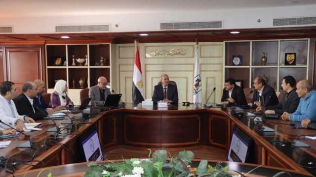 محافظ بني سويف يوجه بتحديد المسارات المثلى للقطار الكهربائي لتغذية المحطات بالخدمات
