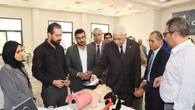 رئيس جامعة المنوفية يتفقد ورش العمل الدولية في التخدير والعناية المركزة