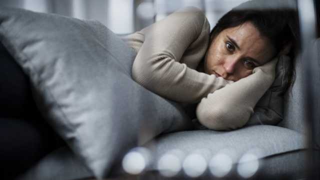 كيفية التعامل مع الضغط النفسي أو الانعزال.. استشاري يوضح