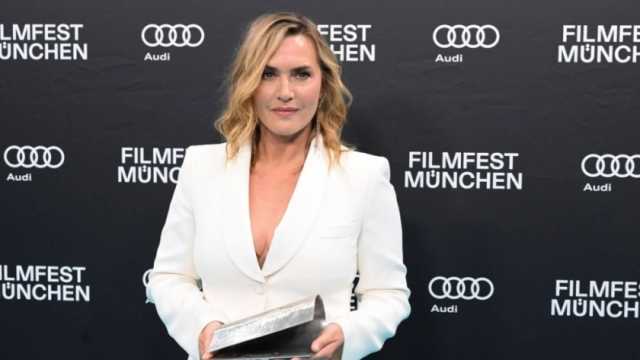 كيت وينسلت تتسلم تكريمها في مهرجان ميونخ السينمائي