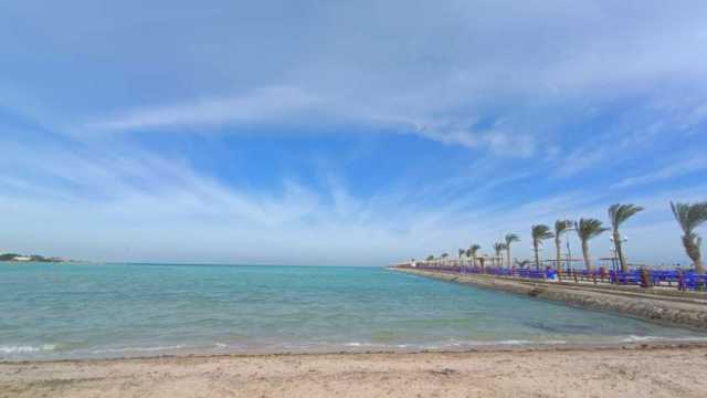 تقلبات جوية بالغردقة.. انخفاض في الحرارة وارتفاع الأمواج (صور وفيديو)