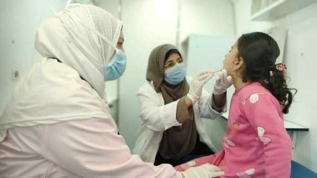 قافلة علاجية توقع الكشف الطبي على 1798 حالة بمركز سمالوط