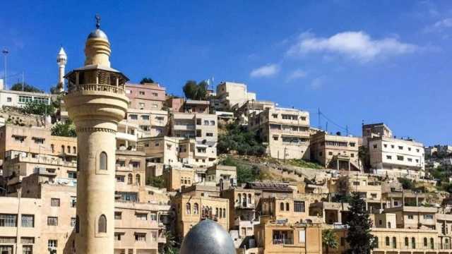 مواقيت الصلاة وموعد أذان الفجر في الأردن اليوم الأحد 24-3-2024