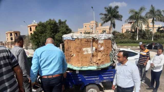 رئيس جهاز الشروق يقود حملة لضبط النباشين.. ويتحفظ على 6 تروسيكلات بالمدينة