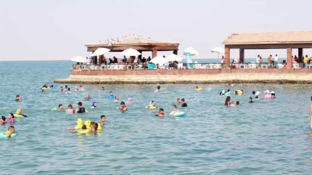 «فايد» قبلة مواطني القناة.. شاطئ هادئ بلا أمواج ويطل على بحيرات القناة والمدينة خالية من الزحام